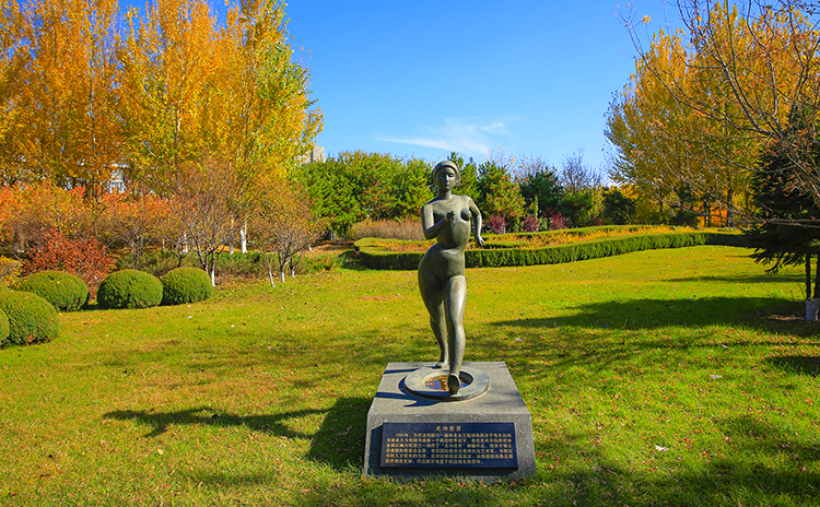 《走向世界》铜雕校园雕塑